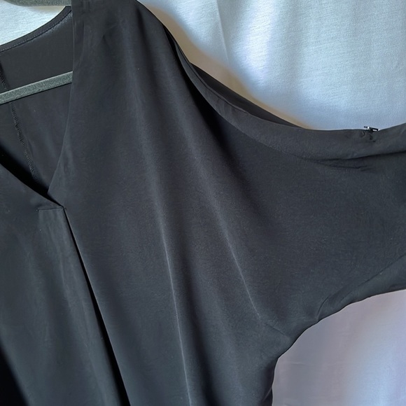 Black V-neck Long Top - Picture 3 of 15